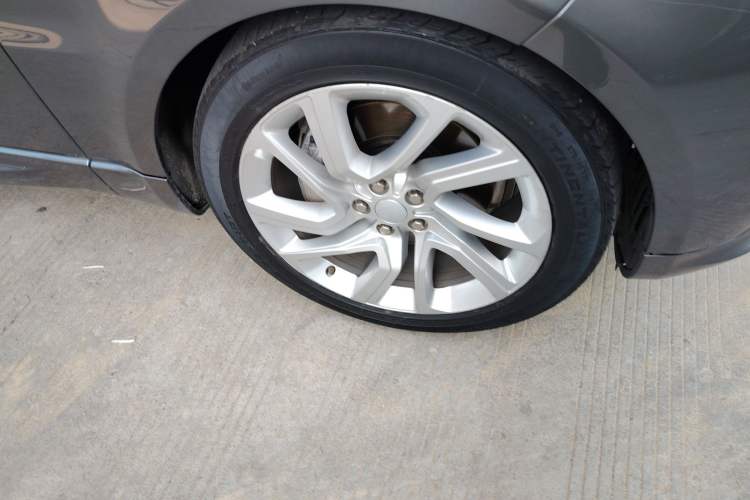 Used Land Rover Range Sport 2018 3.0 SC V6 HSE DYNAMIC Right Front Wheel Hub
