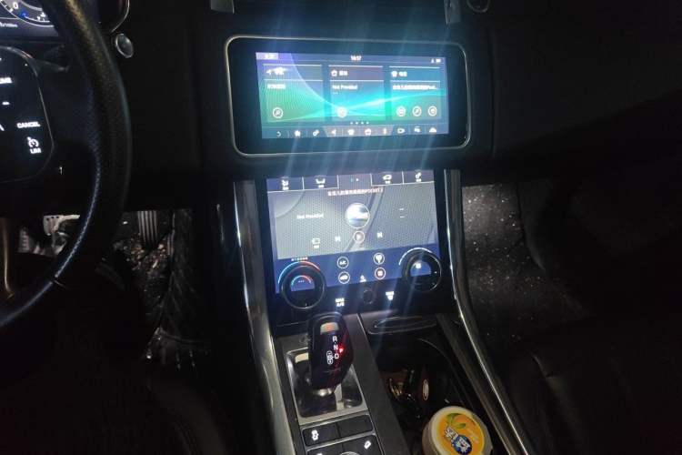 Used Land Rover Range Sport 2018 3.0 SC V6 HSE DYNAMIC Audio And AC Panel