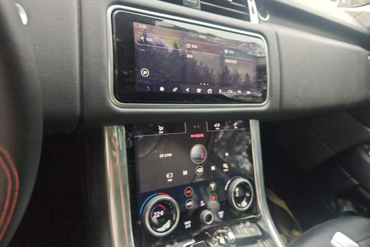 Used Land Rover Range Sport 2018 3.0 V6 HSE DYNAMIC Audio And AC Panel