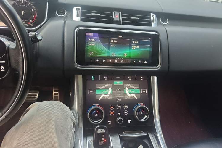 Used Land Rover Range Sport 2018 3.0 SC V6 HSE DYNAMIC Audio And AC Panel