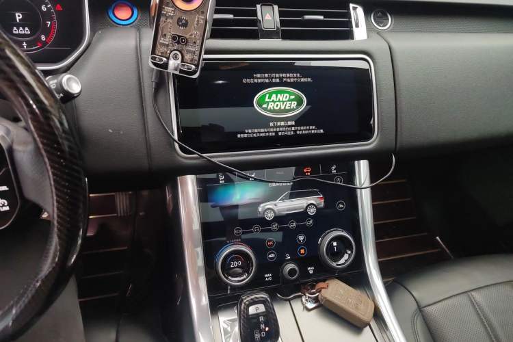 Used Land Rover Range Sport 2018 3.0 V6 HSE DYNAMIC Audio And AC Panel