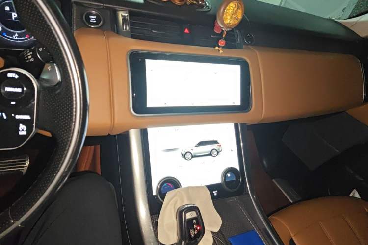 Used Land Rover Range Sport 2018 3.0 SC V6 HSE DYNAMIC Audio And AC Panel