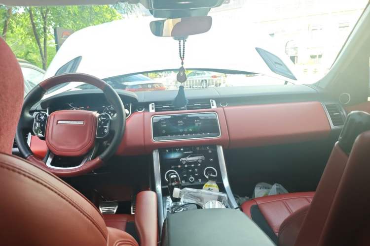 Used Land Rover Range Sport 2018 3.0 SC V6 HSE DYNAMIC Center Console