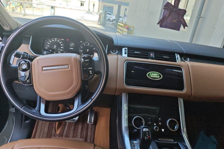 Used Land Rover Range Sport 2018 3.0 SC V6 HSE DYNAMIC Center Console