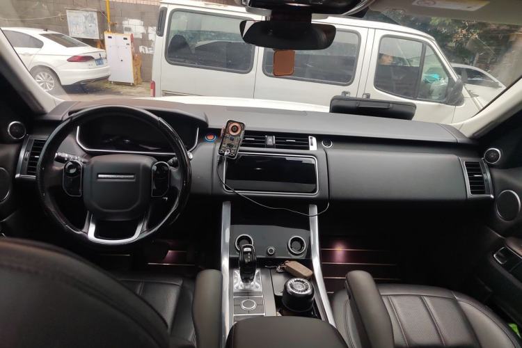 Used Land Rover Range Sport 2018 3.0 V6 HSE DYNAMIC Center Console