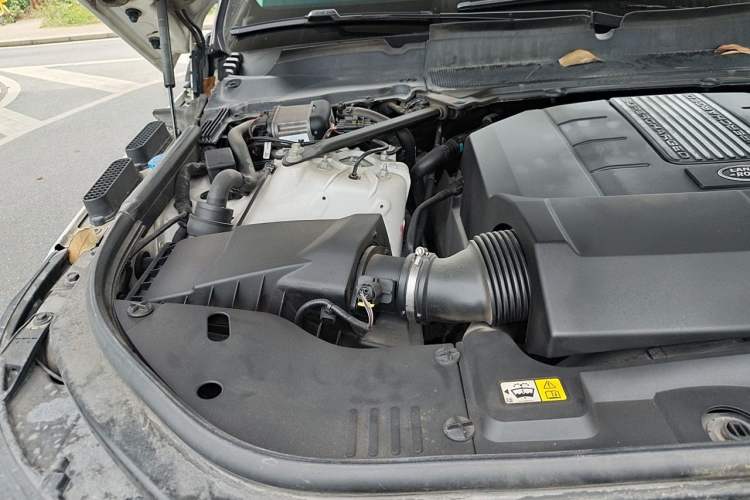 Used Land Rover Range Sport 2018 3.0 SC V6 HSE DYNAMIC Engine Bay Right