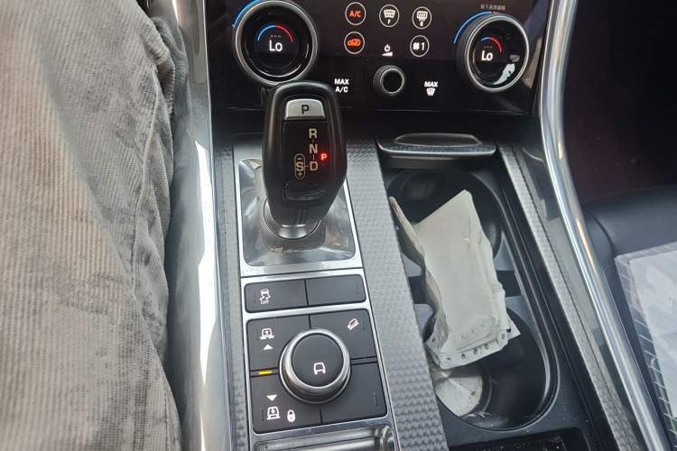 Used Land Rover Range Sport 2018 3.0 SC V6 HSE DYNAMIC Gear Lever