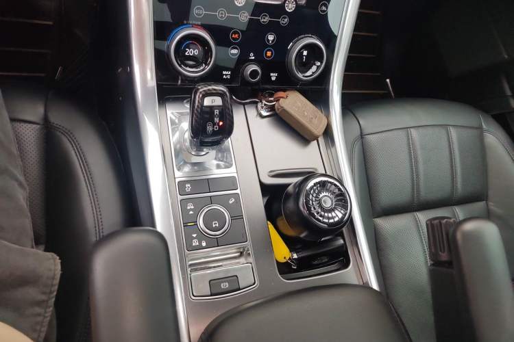 Used Land Rover Range Sport 2018 3.0 V6 HSE DYNAMIC Gear Lever