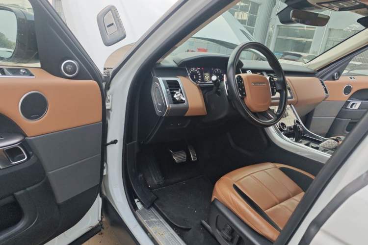Used Land Rover Range Sport 2018 3.0 SC V6 HSE DYNAMIC Interior 3