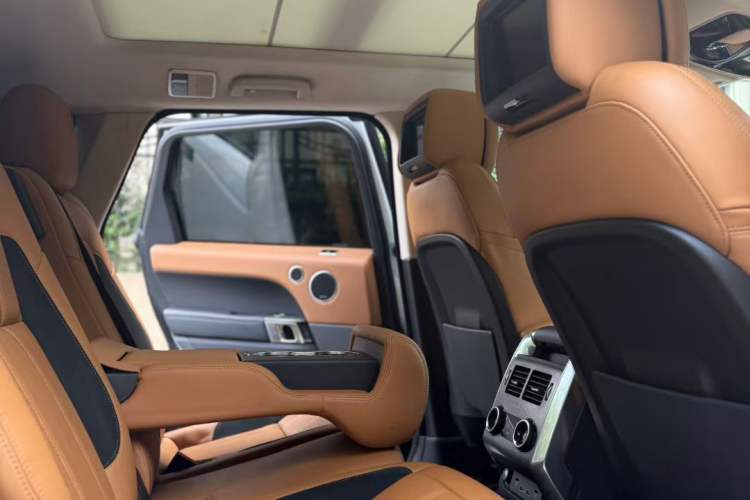 Used Land Rover Range Sport 2018 3.0 SC V6 HSE DYNAMIC Interior 4