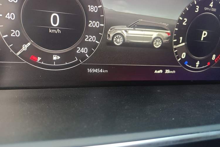 Used Land Rover Range Sport 2018 3.0 SC V6 HSE DYNAMIC Odometer Close Up