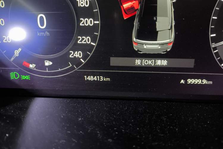 Used Land Rover Range Sport 2018 3.0 SC V6 HSE DYNAMIC Odometer Close Up