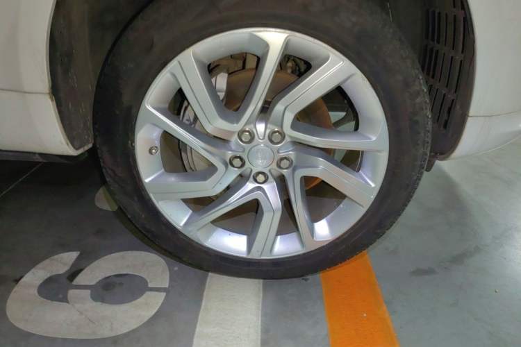 Used Land Rover Range Sport 2018 3.0 SC V6 HSE DYNAMIC Right Front Wheel Hub