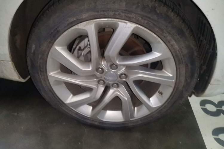 Used Land Rover Range Sport 2018 3.0 SC V6 HSE DYNAMIC Right Front Wheel Hub