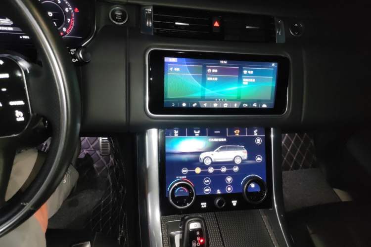 Used Land Rover Range Sport 2019 3.0 L6 HSE DYNAMIC Audio And AC Panel