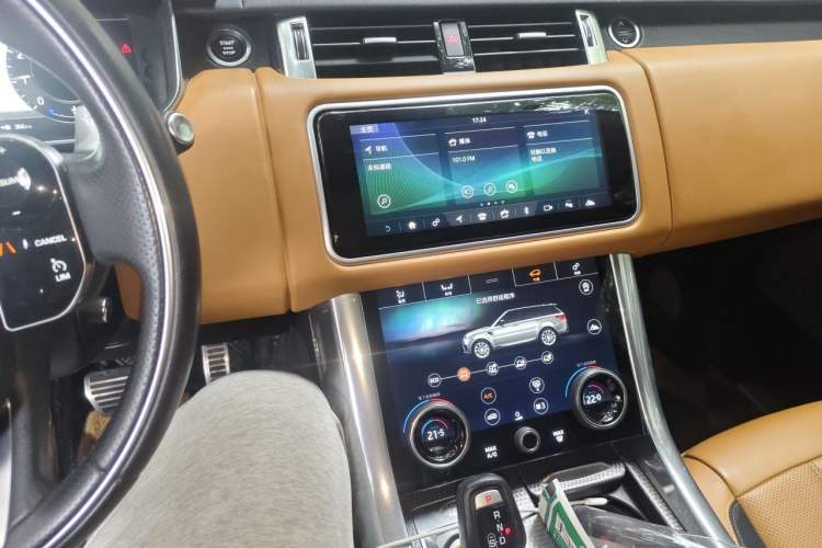 Used Land Rover Range Sport 2019 3.0 L6 HSE DYNAMIC Audio And AC Panel