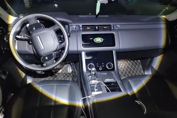 Used Land Rover Range Sport 2019 3.0 L6 HSE DYNAMIC Center Console