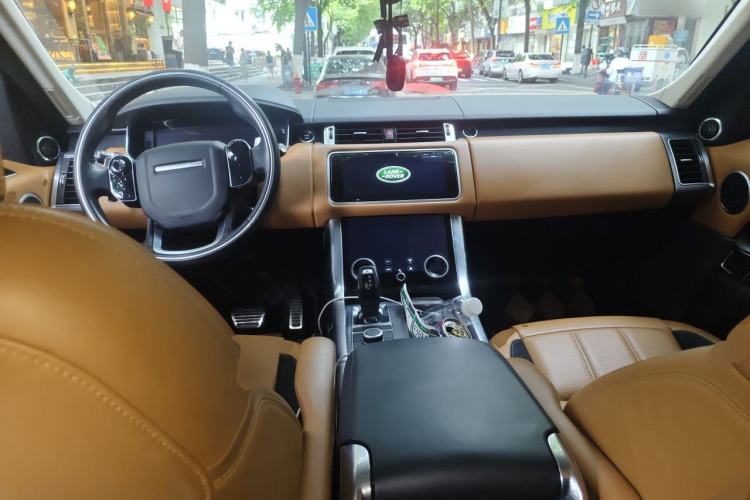Used Land Rover Range Sport 2019 3.0 L6 HSE DYNAMIC Center Console