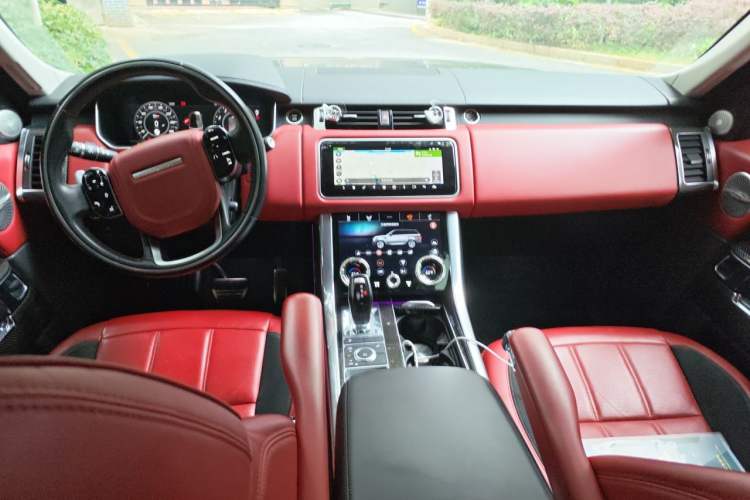 Used Land Rover Range Sport 2019 3.0 L6 HSE DYNAMIC Center Console