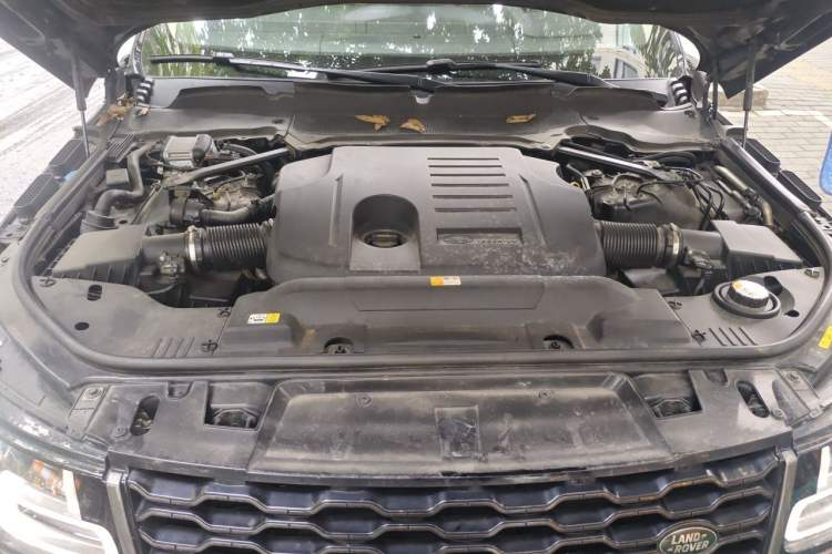 Used Land Rover Range Sport 2019 3.0 L6 HSE DYNAMIC Engine Bay