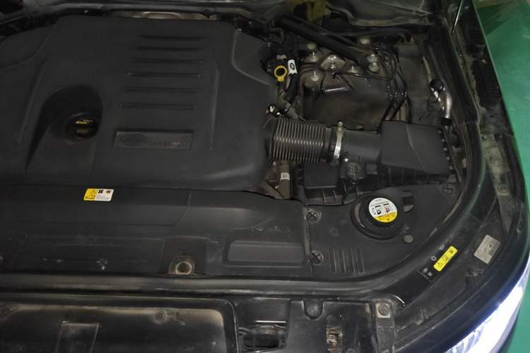 Used Land Rover Range Sport 2019 3.0 L6 HSE DYNAMIC Engine Bay Left