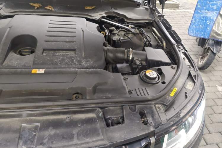 Used Land Rover Range Sport 2019 3.0 L6 HSE DYNAMIC Engine Bay Left