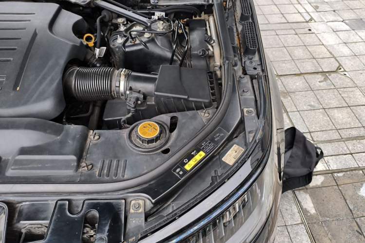 Used Land Rover Range Sport 2019 3.0 L6 SE Engine Bay Left