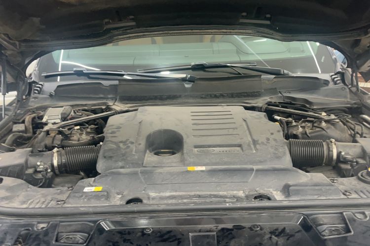 Used Land Rover Range Sport 2019 3.0 L6 HSE DYNAMIC Engine Bay