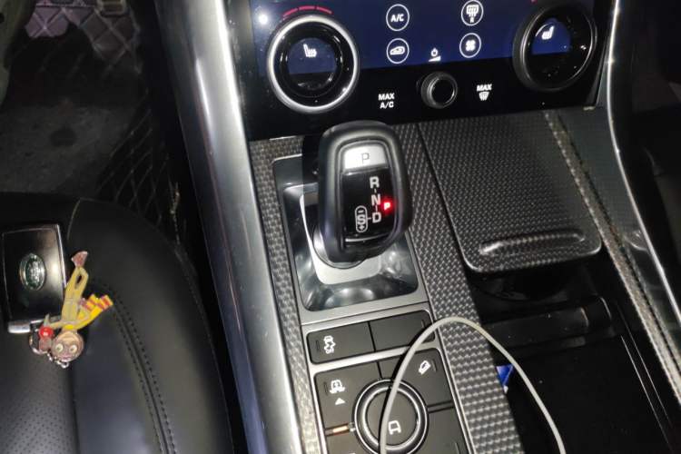 Used Land Rover Range Sport 2019 3.0 L6 HSE DYNAMIC Gear Lever