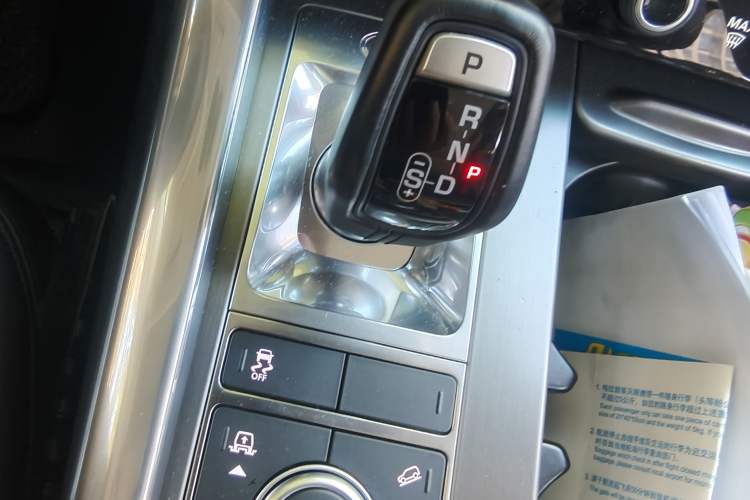 Used Land Rover Range Sport 2019 3.0 SC V6 Special Edition Gear Lever