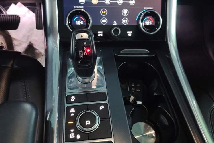Used Land Rover Range Sport 2019 3.0 SC V6 Special Edition Gear Lever