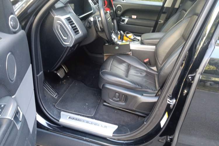 Used Land Rover Range Sport 2019 3.0 L6 HSE DYNAMIC Interior 3