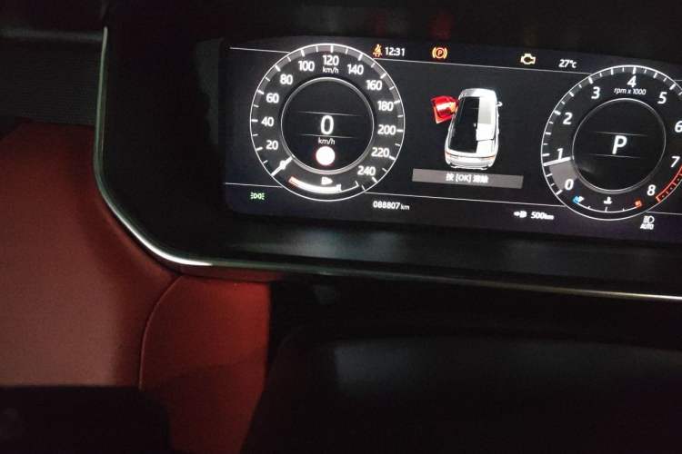 Used Land Rover Range Sport 2019 3.0 L6 HSE DYNAMIC Odometer Close Up