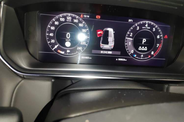Used Land Rover Range Sport 2019 3.0 L6 HSE DYNAMIC Odometer Close Up