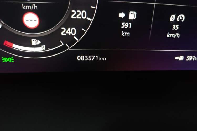Used Land Rover Range Sport 2019 3.0 L6 HSE DYNAMIC Odometer Close Up