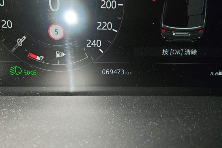 Used Land Rover Range Sport 2019 3.0 L6 HSE DYNAMIC Odometer Close Up