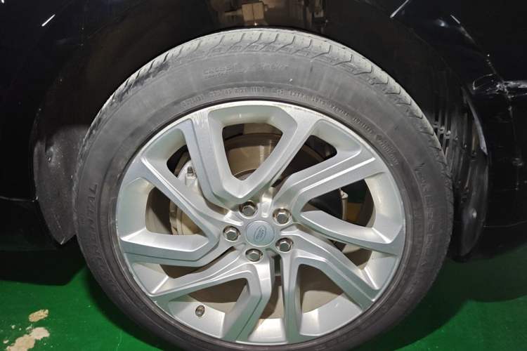 Used Land Rover Range Sport 2019 3.0 L6 HSE DYNAMIC Right Front Wheel Hub