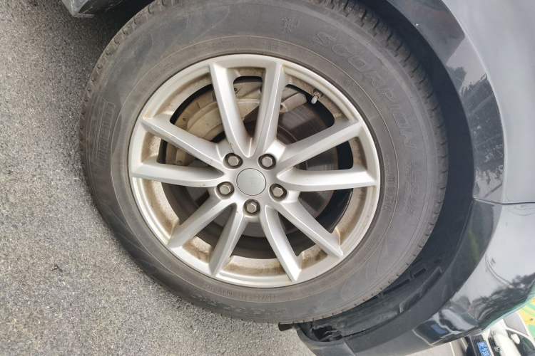 Used Land Rover Range Sport 2019 3.0 L6 SE Right Front Wheel Hub