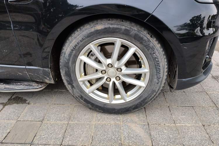 Used Land Rover Range Sport 2019 3.0 L6 SE Right Front Wheel Hub