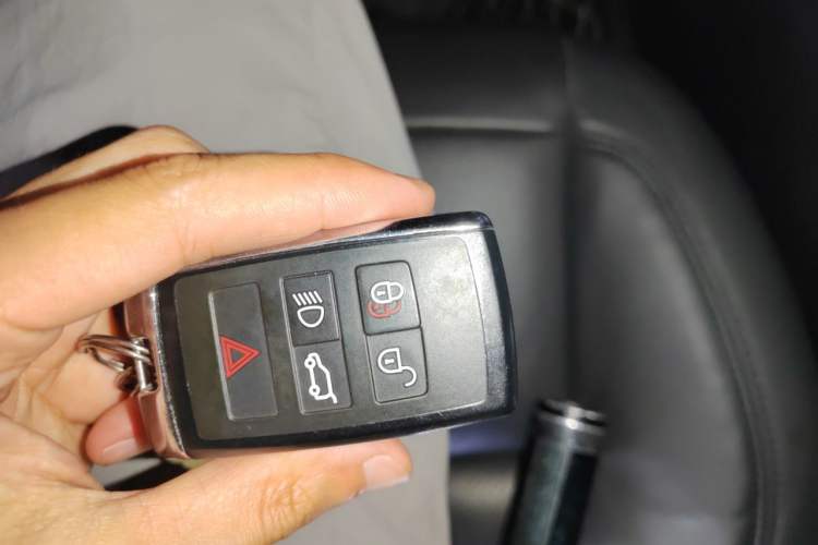 Used Land Rover Range Sport 2019 3.0 L6 HSE DYNAMIC Vehicle Key