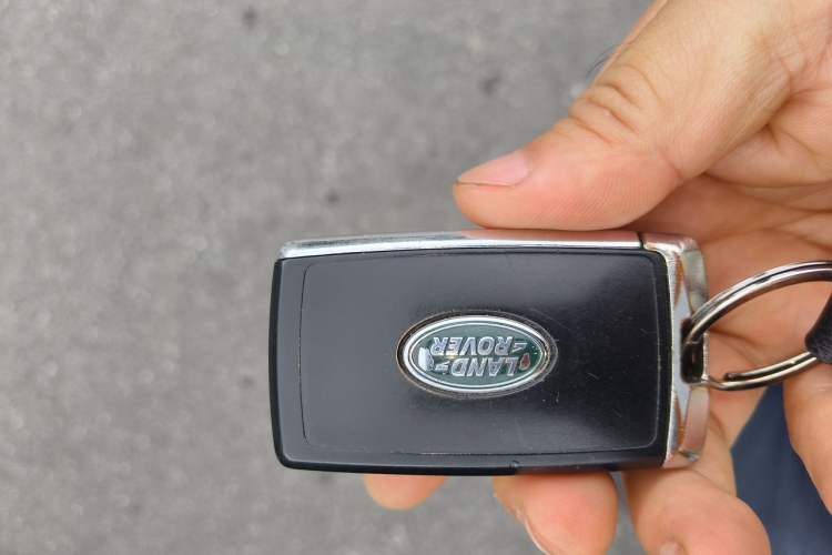 Used Land Rover Range Sport 2019 3.0 L6 SE Vehicle Key