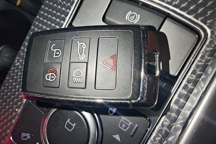 Used Land Rover Range Sport 2019 3.0 L6 HSE DYNAMIC Vehicle Key
