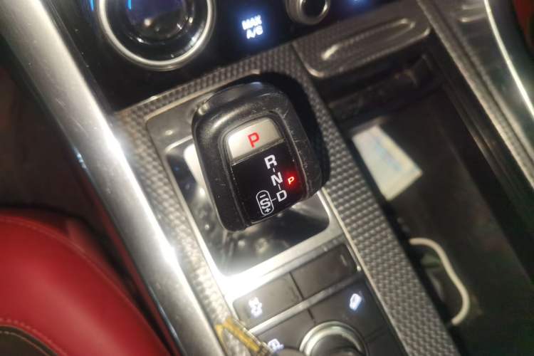 Used Land Rover Range Sport 2019 3.0 L6 HSE DYNAMIC Gear Lever