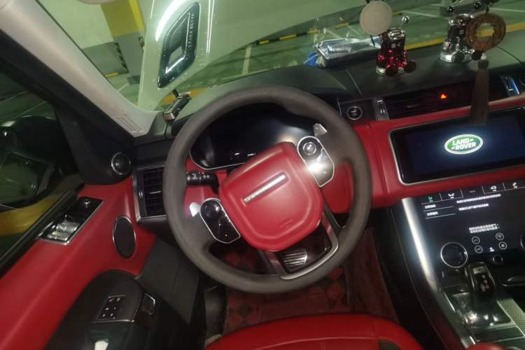 Used Land Rover Range Sport 2019 3.0 L6 HSE DYNAMIC Steering Wheel