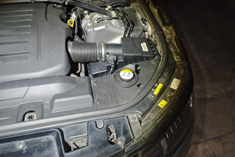 Used Land Rover Range Sport 2019 3.0 L6 HSE DYNAMIC Engine Bay Left
