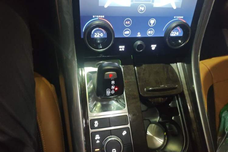Used Land Rover Range Sport 2019 3.0 L6 HSE DYNAMIC Gear Lever