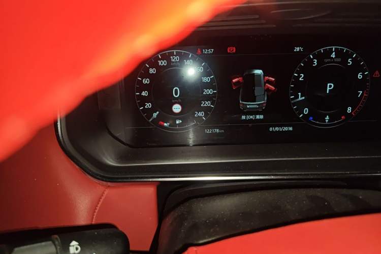 Used Land Rover Range Sport 2019 3.0 L6 HSE DYNAMIC Odometer Close Up