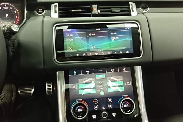 Used Land Rover Range Sport 2019 3.0 L6 HSE DYNAMIC Audio And AC Panel