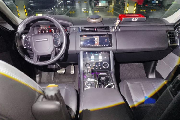 Used Land Rover Range Sport 2019 3.0 L6 HSE DYNAMIC Center Console