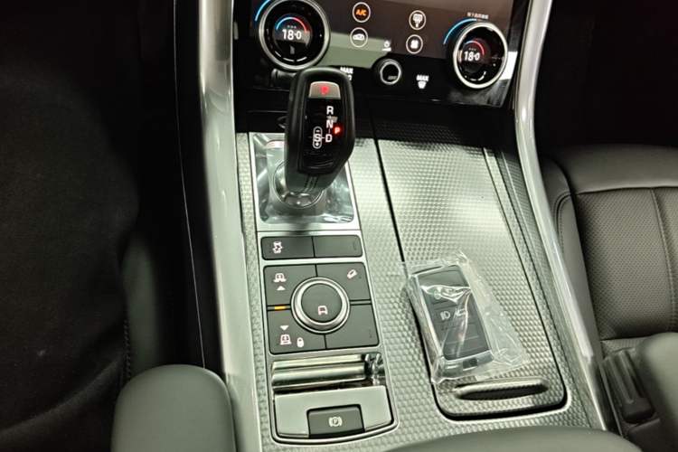 Used Land Rover Range Sport 2019 3.0 L6 HSE DYNAMIC Gear Lever